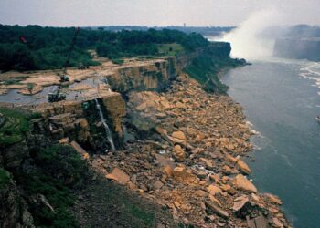 Here’s what Niagara Falls looked like when it was turned off for the first time in 12,000 years