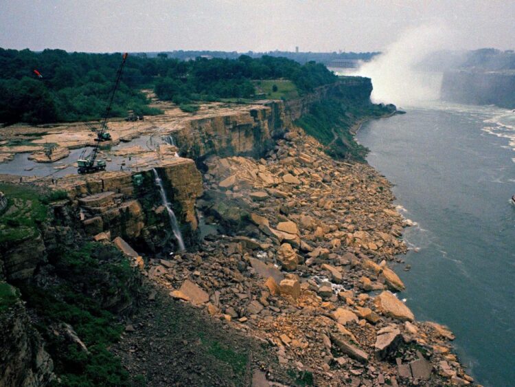 Here’s what Niagara Falls looked like when it was turned off for the first time in 12,000 years