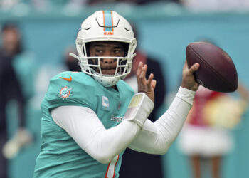 First QB helmet designed to help reduce concussions approved