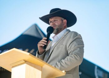 Ammon Bundy defaults on St. Luke’s lawsuit, claims he is ‘surrounded by law enforcement’
