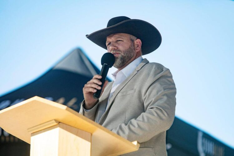 Ammon Bundy defaults on St. Luke’s lawsuit, claims he is ‘surrounded by law enforcement’