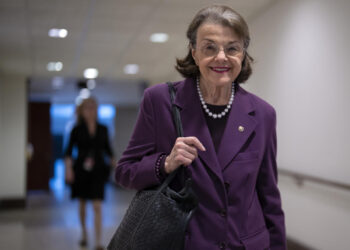 After calls to resign, Feinstein seeks Judiciary replacement
