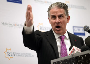 Undercover Los Angeles cops file claims in photo backlash