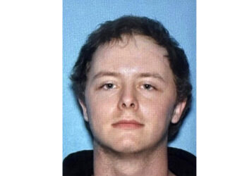 Residents told to lock doors amid search for jail escapees