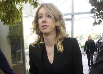 Elizabeth Holmes delays going to prison with another appeal