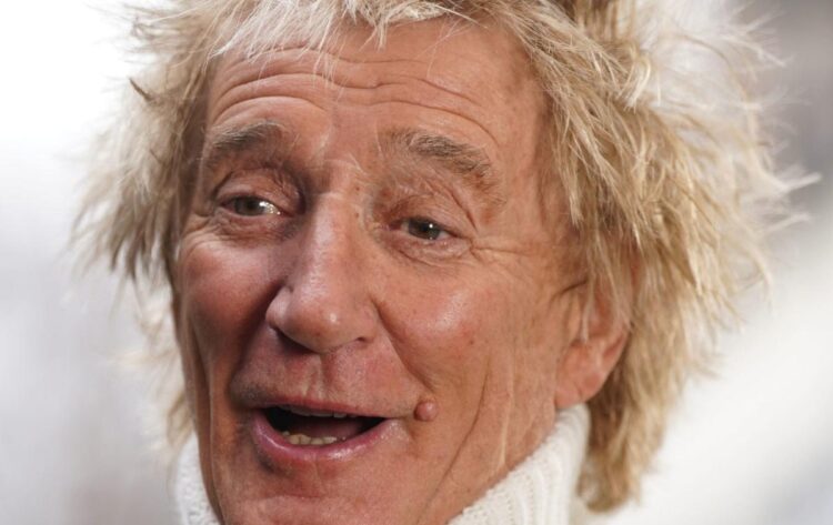 Rod Stewart admits no one has accepted his offer to pay for hospital scans
