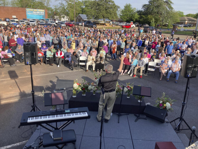 Shooting at Alabama birthday party kills 4 people, wounds 28