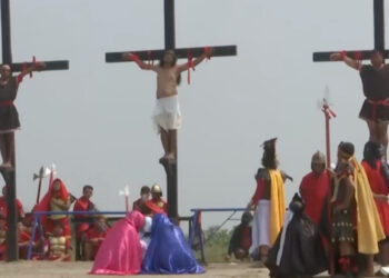 Philippines holds bloody crucifixions on Good Friday despite Catholic church objection