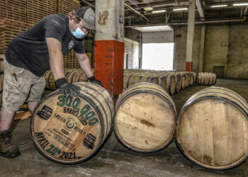 Kentucky bourbon-makers toast bill phasing out barrel tax