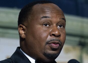 Roy Wood Jr. Takes Down Clarence Thomas At White House Correspondents’ Dinner