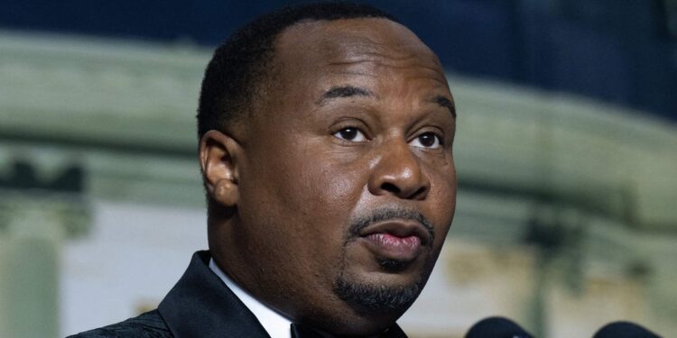 Roy Wood Jr. Takes Down Clarence Thomas At White House Correspondents’ Dinner