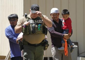 Manhunt continues for Texas shooting suspect, reward offered