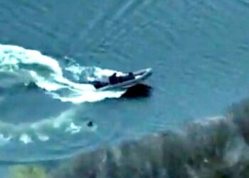 Footage shows Russians abandoning comrade to drown after Ukrainian attack