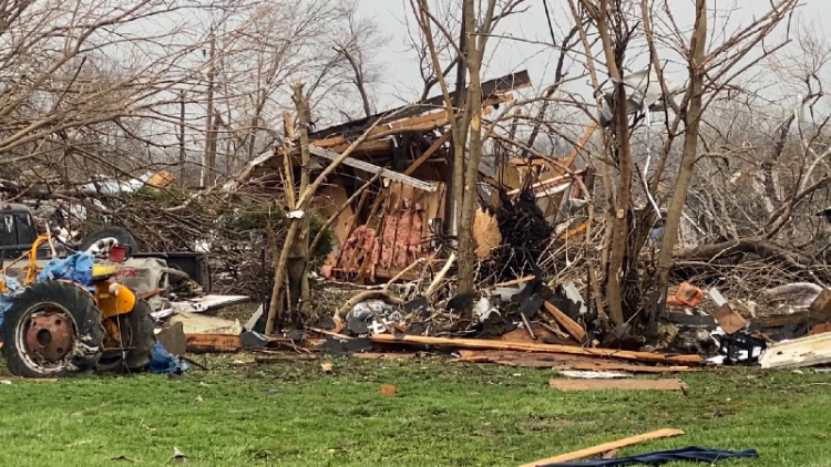 'It's just devastating:' Western Illinois residents clean up