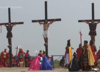 Philippines reenact crucifixion on Good Friday