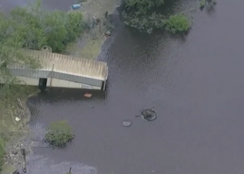 Huge sinkhole is growing, putting Texas residents on edge. ‘We have packed our bags’