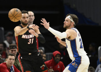 Miami’s Strus loses a 3-pointer in elimination game, again Miami’s Strus loses a 3-pointer in elimination game, again