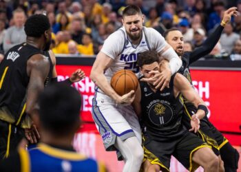 Kings fans react online after big road loss to Warriors in Game 3