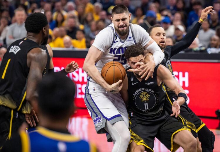 Kings fans react online after big road loss to Warriors in Game 3