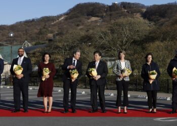 G7 vows to step up moves to renewable energy, zero carbon