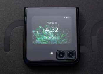 Motorola teases an upcoming Razr foldable with a large external display and breakthrough refresh rate