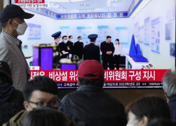 Japan gets ready to shoot down North Korea spy satellite debris