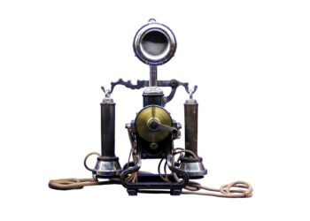 Vote now: How old is your current phone? – 2023 edition