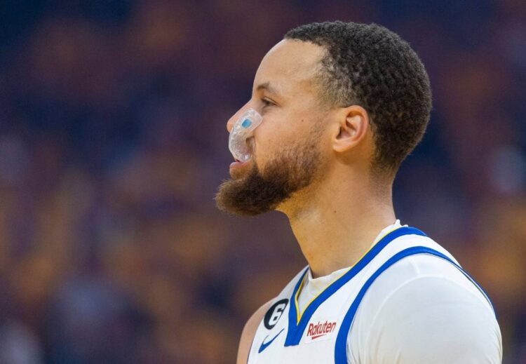 Fans erupt over Steph Curry blunder late in Kings-Warriors game. ‘Pulled a Chris Webber’