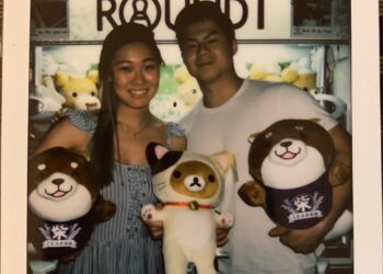 After a woman shared a joke that her boyfriend had two phone lock screens, commenters threw ‘red flag’ concerns and urged her to break up with him