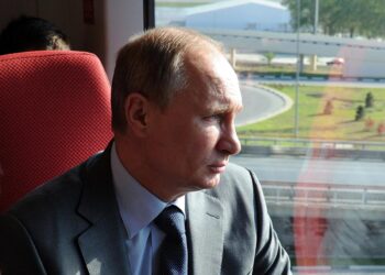Putin is so paranoid about being tracked, he travels in a secret grey train that stealthily blends in with other Russian locomotives, says a former elite Russian security officer