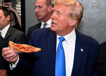 Trump Hands Pizza To Floridians, And Twitter Users Don’t Dig His Delivery Style