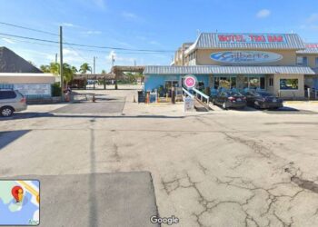 Bystander saved a little girl in a Florida Keys resort pool. Mom was partying, cops say