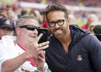 Reynolds, McElhenney make audacious Wrexham offer to Bale