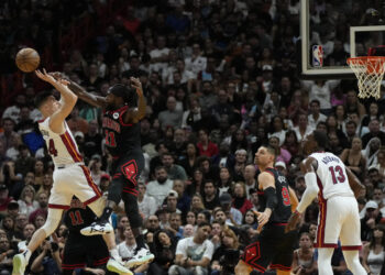 Heat’s Tyler Herro breaks right hand in playoff opener