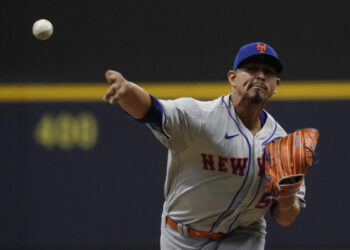 Mets’ Carrasco gets violation before throwing his 1st pitch