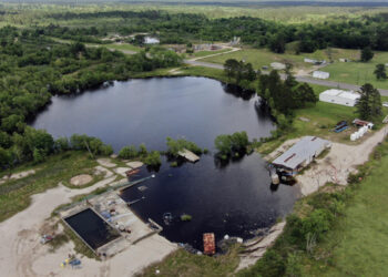 Newly active Texas sinkhole unearths forgotten fears in some