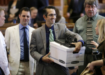 Thousands to lose aid under Iowa bill backed by lawmakers