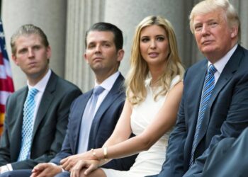 Former Trump aide Anthony Scaramucci says Donald Trump is a ‘family guy’ who’s just like Logan Roy — the ruthless patriarch in ‘Succession’