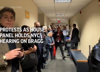 Protests as House panel holds NYC hearing on Bragg