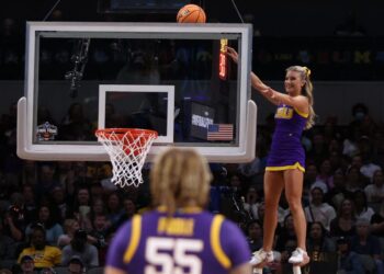 An LSU cheerleader pulled off an impressive stunt to retrieve a basketball stuck above the hoop at the Final Four