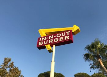 Liquids fly in chaotic road-rage battle at In-N-Out drive-thru, California video shows