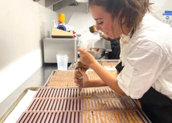 I spent the day working in a 2-star Michelin restaurant where dinner costs $300. I sliced sashimi, made dessert, and was shocked by the kitchen’s calm vibe.