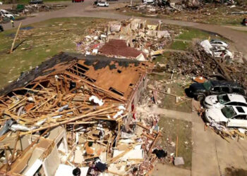 At least 7 dead after tornadoes tear through South, Midwest