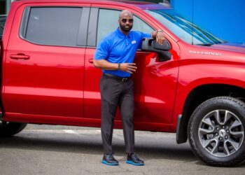 I’m work at a car dealership and sell 20 cars a month. Here’s what buyers need to know to get the best deal.