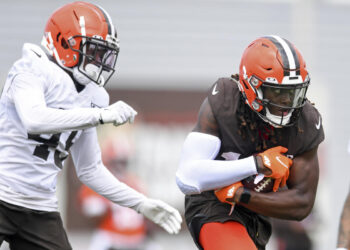 Browns WR Woods ruptures Achilles tendon during workout