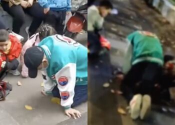 Man in China spends 21 hours begging on his knees for ex-lover to take him back