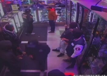 NYC execution style shooting at smoke shop caught on camera