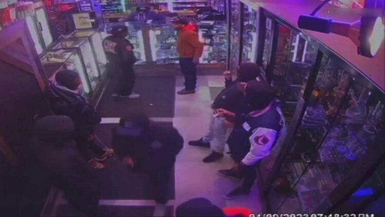 NYC execution style shooting at smoke shop caught on camera