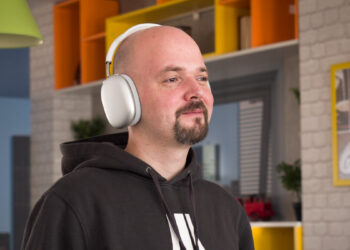 $100 off on Apple’s AirPods Max at Amazon: all color options