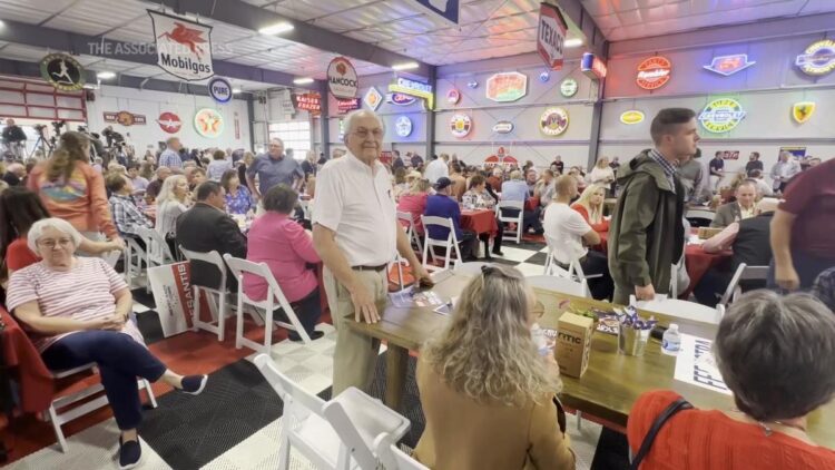 DeSantis vies with Trump to sway Iowa conservatives